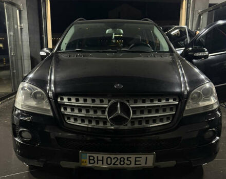 Черный Мерседес М-Класс, объемом двигателя 3.2 л и пробегом 320 тыс. км за 11300 $, фото 1 на Automoto.ua