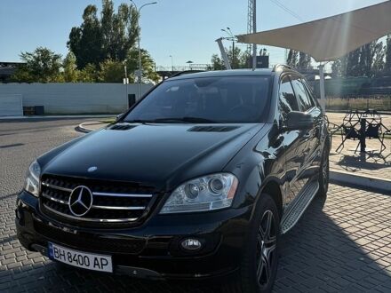 Черный Мерседес М-Класс, объемом двигателя 2.99 л и пробегом 220 тыс. км за 15800 $, фото 1 на Automoto.ua