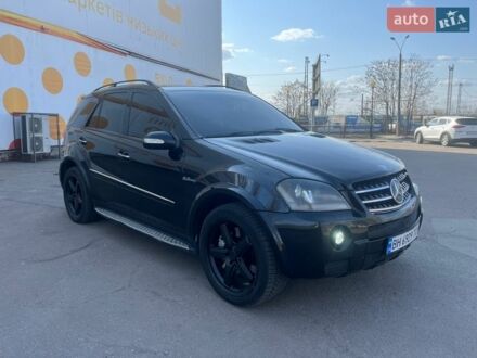 Черный Мерседес М-Класс, объемом двигателя 6.2 л и пробегом 290 тыс. км за 7400 $, фото 1 на Automoto.ua