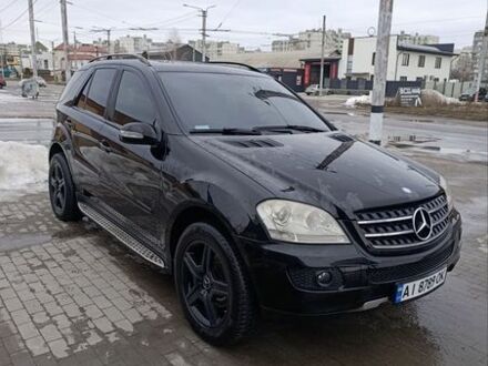 Черный Мерседес М-Класс, объемом двигателя 3.5 л и пробегом 282 тыс. км за 10000 $, фото 1 на Automoto.ua