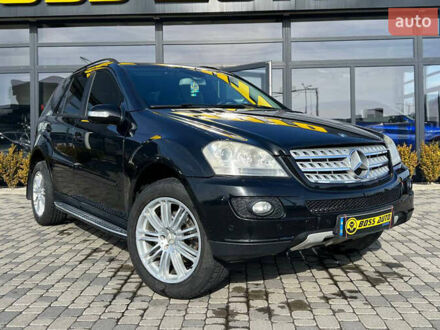 Черный Мерседес М-Класс, объемом двигателя 3.5 л и пробегом 240 тыс. км за 10799 $, фото 1 на Automoto.ua