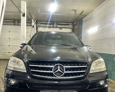 Черный Мерседес М-Класс, объемом двигателя 3.5 л и пробегом 241 тыс. км за 9800 $, фото 1 на Automoto.ua