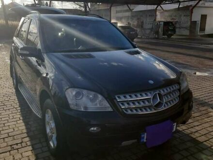 Черный Мерседес М-Класс, объемом двигателя 3 л и пробегом 319 тыс. км за 14000 $, фото 1 на Automoto.ua