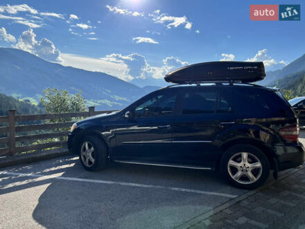 Черный Мерседес М-Класс, объемом двигателя 3.5 л и пробегом 287 тыс. км за 11990 $, фото 1 на Automoto.ua