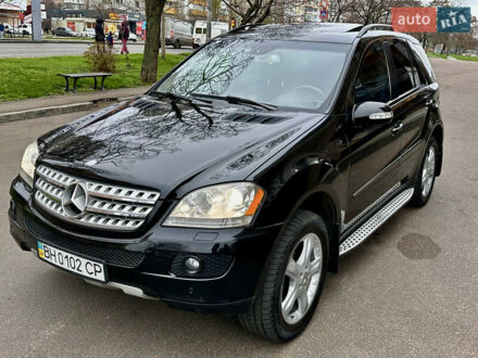 Чорний Мерседес М-Клас, об'ємом двигуна 3 л та пробігом 255 тис. км за 14000 $, фото 1 на Automoto.ua