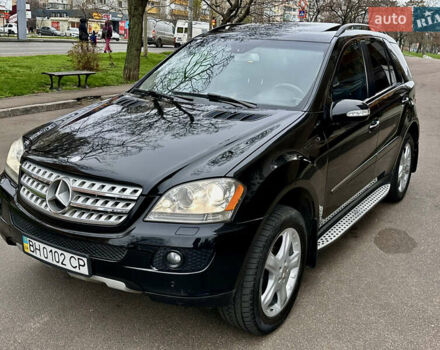 Чорний Мерседес М-Клас, об'ємом двигуна 3 л та пробігом 255 тис. км за 14000 $, фото 1 на Automoto.ua