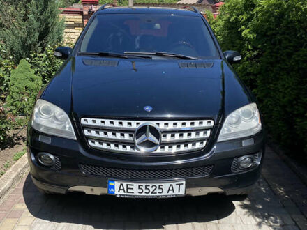 Мерседес М-Класс 2008 в Кривом Роге на Automoto.ua Черный Мерседес М-Класс, объемом двигателя 3.5 л и пробегом 215 тыс. км за 12000 $, фото 1 на Automoto.ua