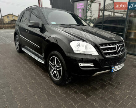 Черный Мерседес М-Класс, объемом двигателя 3.5 л и пробегом 196 тыс. км за 15000 $, фото 1 на Automoto.ua