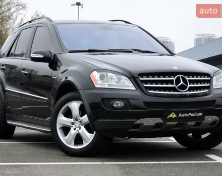 Черный Мерседес М-Класс, объемом двигателя 3.5 л и пробегом 197 тыс. км за 9999 $, фото 1 на Automoto.ua