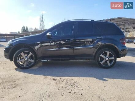 Мерседес М-Класс 2008 в Павлограде на Automoto.ua Черный Мерседес М-Класс, объемом двигателя 3 л и пробегом 395 тыс. км за 10700 $, фото 1 на Automoto.ua