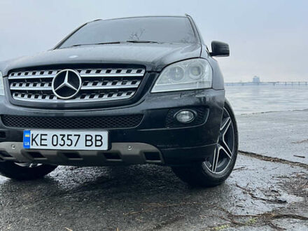 Чорний Мерседес М-Клас, об'ємом двигуна 3 л та пробігом 327 тис. км за 14400 $, фото 1 на Automoto.ua