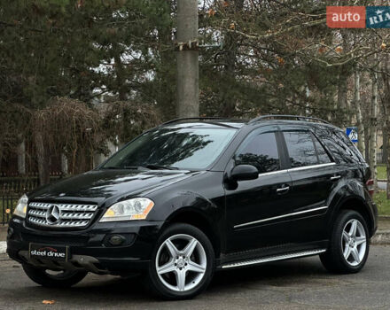 Черный Мерседес М-Класс, объемом двигателя 3.5 л и пробегом 275 тыс. км за 11999 $, фото 1 на Automoto.ua