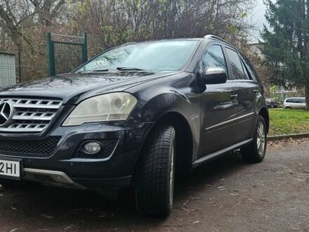 Чорний Мерседес М-Клас, об'ємом двигуна 2.99 л та пробігом 250 тис. км за 13000 $, фото 1 на Automoto.ua