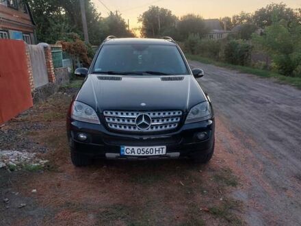 Черный Мерседес М-Класс, объемом двигателя 3.5 л и пробегом 265 тыс. км за 13800 $, фото 1 на Automoto.ua