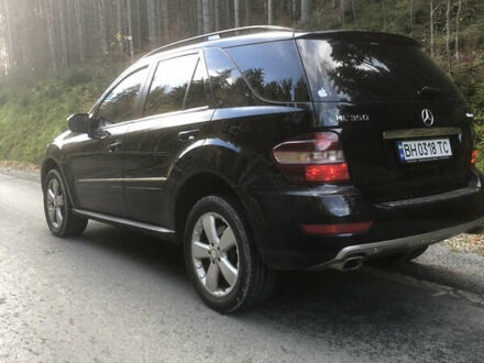 Мерседес М-Клас 2008 у Буковеле на Automoto.ua Чорний Мерседес М-Клас, об'ємом двигуна 3.5 л та пробігом 240 тис. км за 9500 $, фото 1 на Automoto.ua