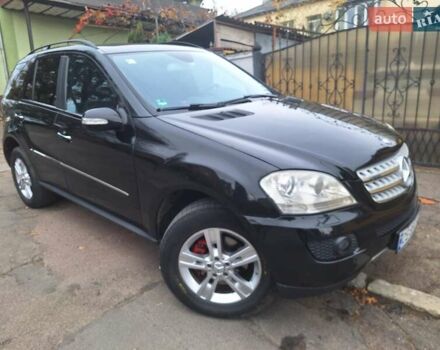 Черный Мерседес М-Класс, объемом двигателя 2.99 л и пробегом 281 тыс. км за 14000 $, фото 1 на Automoto.ua