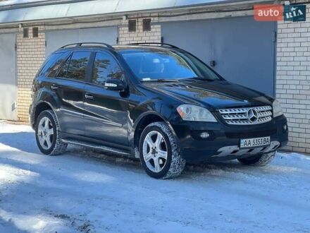 Черный Мерседес М-Класс, объемом двигателя 3.5 л и пробегом 313 тыс. км за 8200 $, фото 1 на Automoto.ua