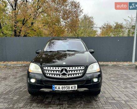 Черный Мерседес М-Класс, объемом двигателя 3.5 л и пробегом 276 тыс. км за 10499 $, фото 1 на Automoto.ua