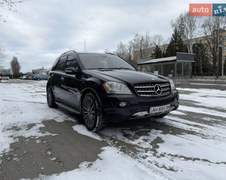 Черный Мерседес М-Класс, объемом двигателя 3.5 л и пробегом 287 тыс. км за 11000 $, фото 1 на Automoto.ua