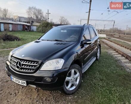 Черный Мерседес М-Класс, объемом двигателя 2.99 л и пробегом 310 тыс. км за 12500 $, фото 1 на Automoto.ua