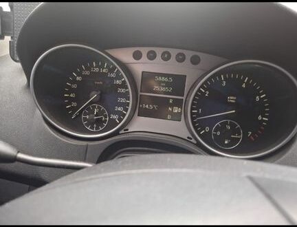 Черный Мерседес М-Класс, объемом двигателя 5.4 л и пробегом 250 тыс. км за 16900 $, фото 1 на Automoto.ua