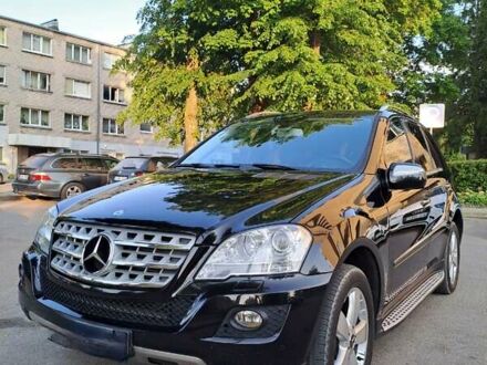 Мерседес М-Класс 2009 в Черкассах на Automoto.ua Черный Мерседес М-Класс, объемом двигателя 3 л и пробегом 270 тыс. км за 11300 $, фото 1 на Automoto.ua