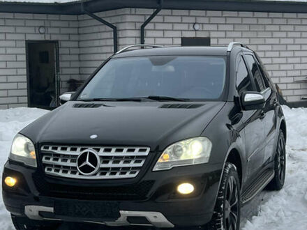 Черный Мерседес М-Класс, объемом двигателя 3 л и пробегом 280 тыс. км за 7800 $, фото 1 на Automoto.ua