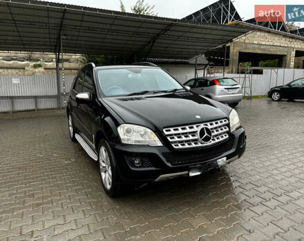 Черный Мерседес М-Класс, объемом двигателя 3 л и пробегом 170 тыс. км за 4294 $, фото 1 на Automoto.ua