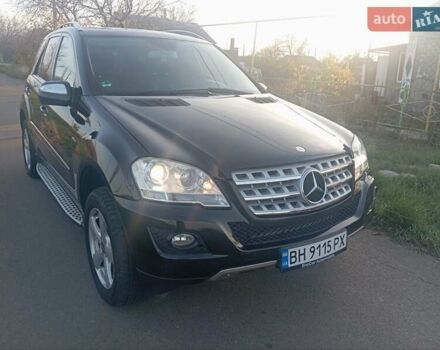 Черный Мерседес М-Класс, объемом двигателя 2.99 л и пробегом 320 тыс. км за 15000 $, фото 1 на Automoto.ua