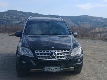 Черный Мерседес М-Класс, объемом двигателя 2.99 л и пробегом 267 тыс. км за 15000 $, фото 1 на Automoto.ua