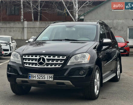 Черный Мерседес М-Класс, объемом двигателя 3.5 л и пробегом 240 тыс. км за 13500 $, фото 1 на Automoto.ua