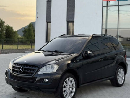 Черный Мерседес М-Класс, объемом двигателя 3 л и пробегом 295 тыс. км за 14000 $, фото 1 на Automoto.ua