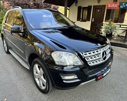 Черный Мерседес М-Класс, объемом двигателя 2.99 л и пробегом 240 тыс. км за 16600 $, фото 1 на Automoto.ua