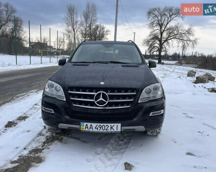 Черный Мерседес М-Класс, объемом двигателя 5.5 л и пробегом 164 тыс. км за 20000 $, фото 1 на Automoto.ua