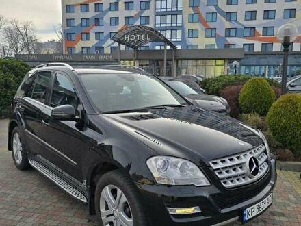 Черный Мерседес М-Класс, объемом двигателя 2.99 л и пробегом 316 тыс. км за 18600 $, фото 1 на Automoto.ua