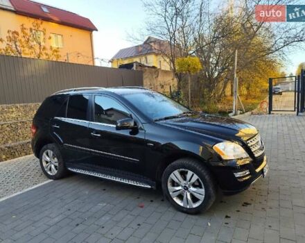 Черный Мерседес М-Класс, объемом двигателя 2.99 л и пробегом 262 тыс. км за 17000 $, фото 1 на Automoto.ua