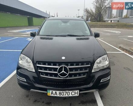 Черный Мерседес М-Класс, объемом двигателя 3 л и пробегом 307 тыс. км за 17000 $, фото 1 на Automoto.ua