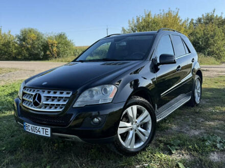 Черный Мерседес М-Класс, объемом двигателя 6.21 л и пробегом 286 тыс. км за 16500 $, фото 1 на Automoto.ua