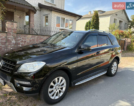 Мерседес М-Клас 2012 у Житомирі на Automoto.ua Чорний Мерседес М-Клас, об'ємом двигуна 2.14 л та пробігом 261 тис. км за 18900 $, фото 1 на Automoto.ua