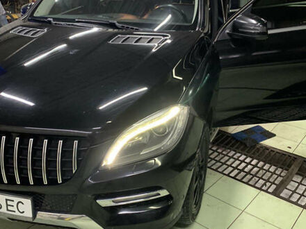 Мерседес М-Класс 2013 в Запорожье на Automoto.ua Черный Мерседес М-Класс, объемом двигателя 2.1 л и пробегом 272 тыс. км за 22000 $, фото 1 на Automoto.ua