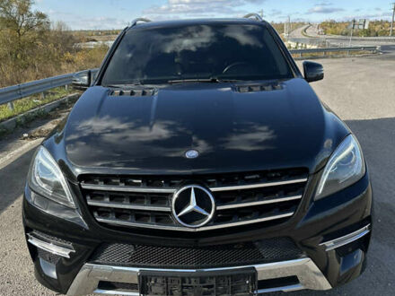 Чорний Мерседес М-Клас, об'ємом двигуна 2.1 л та пробігом 203 тис. км за 20000 $, фото 1 на Automoto.ua