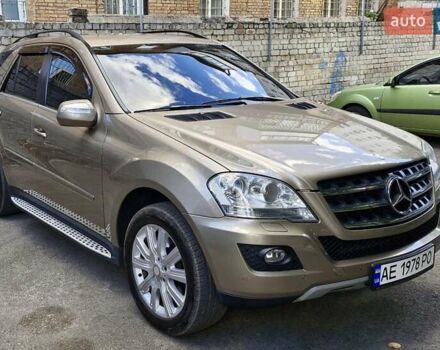 Коричневий Мерседес М-Клас, об'ємом двигуна 5.5 л та пробігом 233 тис. км за 18299 $, фото 38 на Automoto.ua