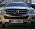 Коричневий Мерседес М-Клас, об'ємом двигуна 5.5 л та пробігом 233 тис. км за 18299 $, фото 1 на Automoto.ua