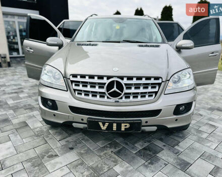 Коричневый Мерседес М-Класс, объемом двигателя 0 л и пробегом 270 тыс. км за 10500 $, фото 1 на Automoto.ua