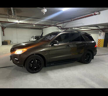 Коричневый Мерседес М-Класс, объемом двигателя 2.99 л и пробегом 156 тыс. км за 23600 $, фото 1 на Automoto.ua