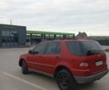 Красный Мерседес М-Класс, объемом двигателя 3.2 л и пробегом 264 тыс. км за 4850 $, фото 4 на Automoto.ua