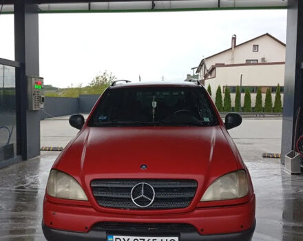 Красный Мерседес М-Класс, объемом двигателя 3.2 л и пробегом 264 тыс. км за 4850 $, фото 2 на Automoto.ua