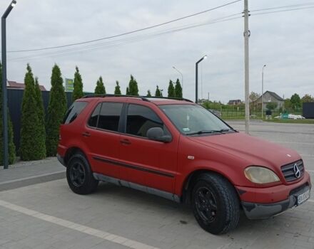 Красный Мерседес М-Класс, объемом двигателя 3.2 л и пробегом 264 тыс. км за 4850 $, фото 5 на Automoto.ua