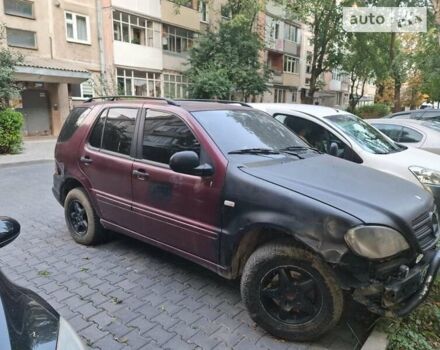 Красный Мерседес М-Класс, объемом двигателя 2.3 л и пробегом 300 тыс. км за 4700 $, фото 4 на Automoto.ua