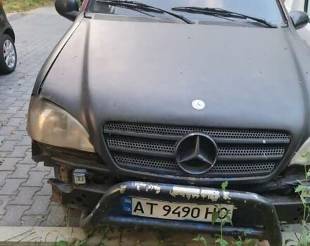 Красный Мерседес М-Класс, объемом двигателя 2.3 л и пробегом 300 тыс. км за 4700 $, фото 2 на Automoto.ua